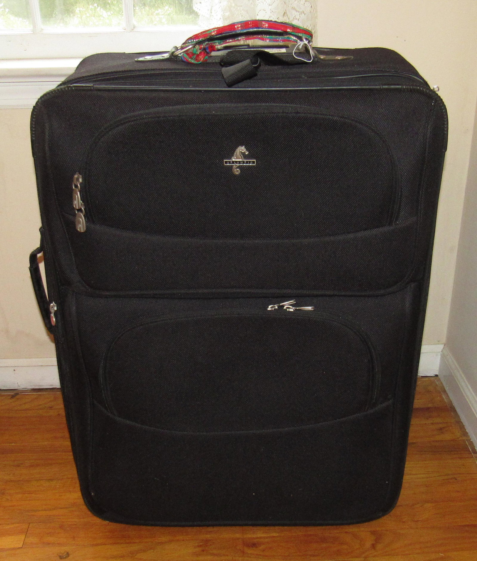 Atlantic Suitcase: Approx 12" x 21" x 30"