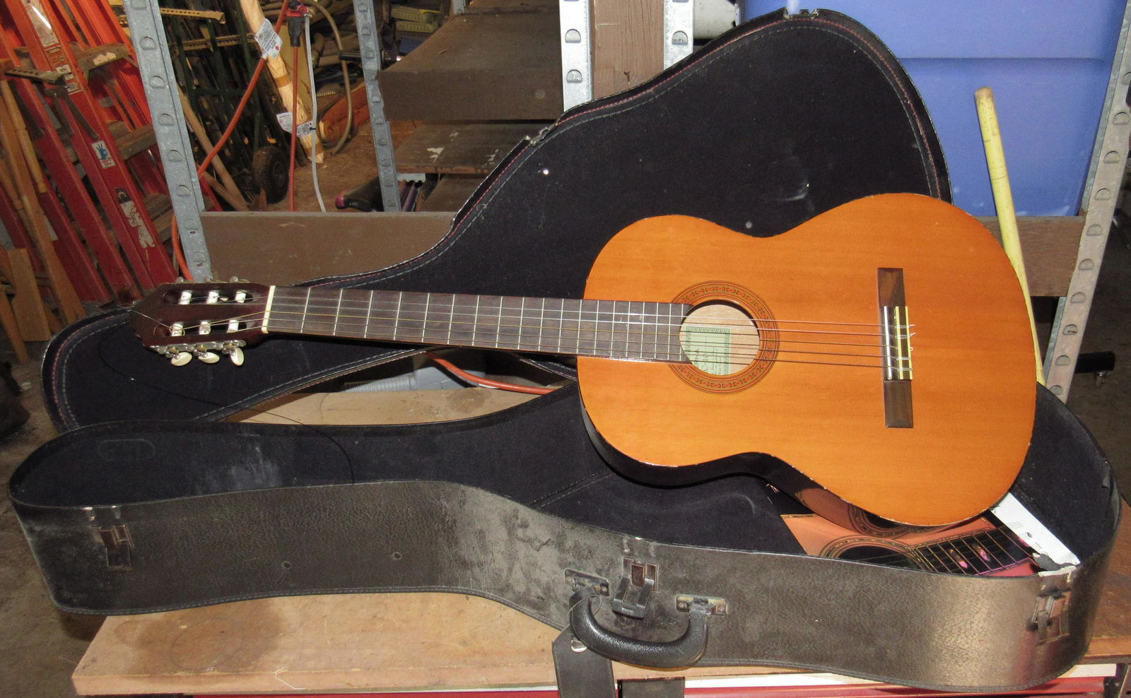 Eterna EC-10 Acoustic Guitar: Comes with Case ( damaged )