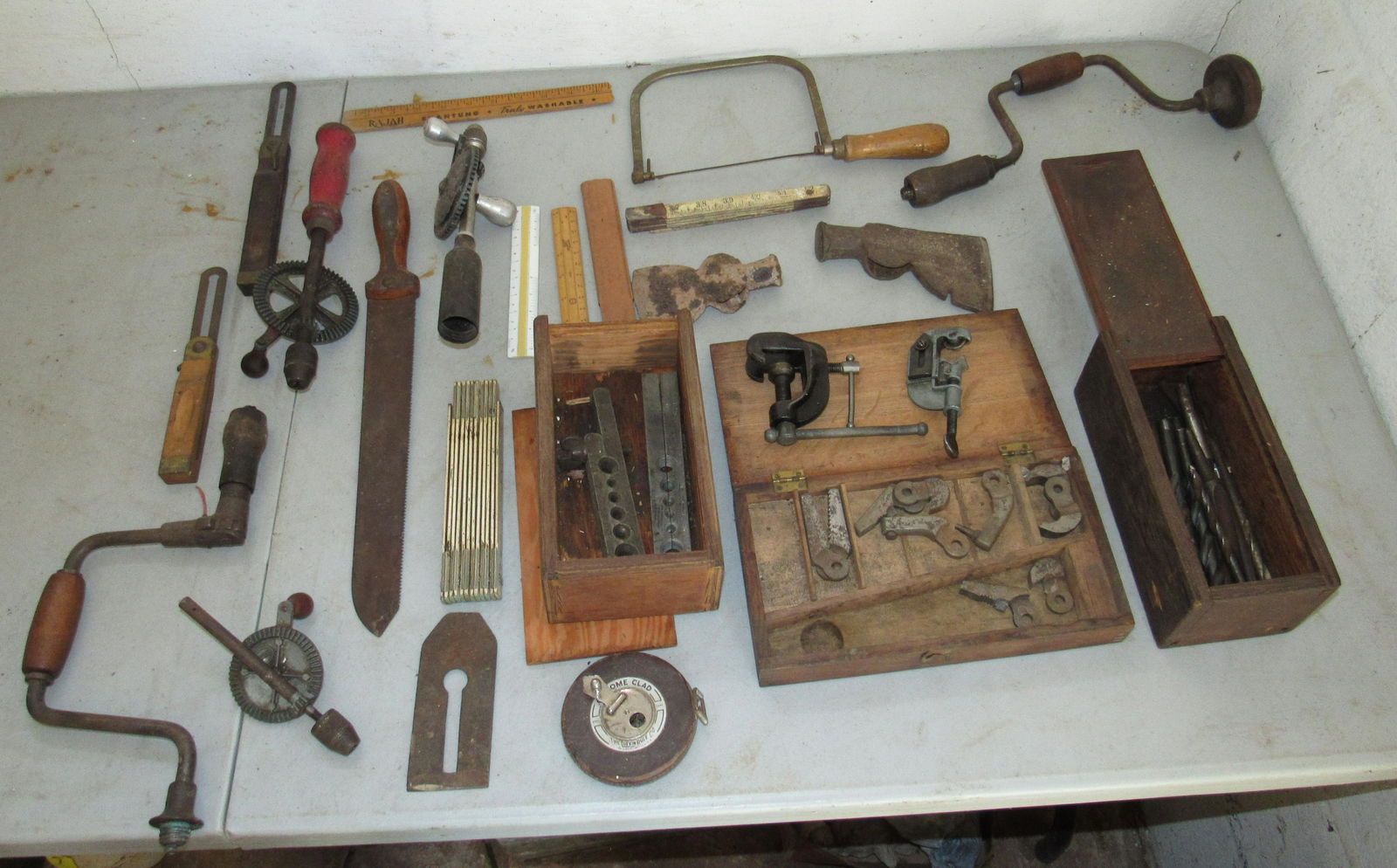 Table Contents of Misc Antique & Vintage Tools: Getting all pictured