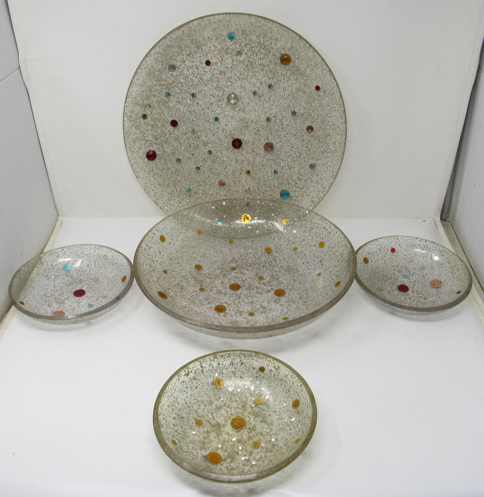 Vintage Plastic Platter & Bowls with Star Pattern: Platter is approx 15" in diameter