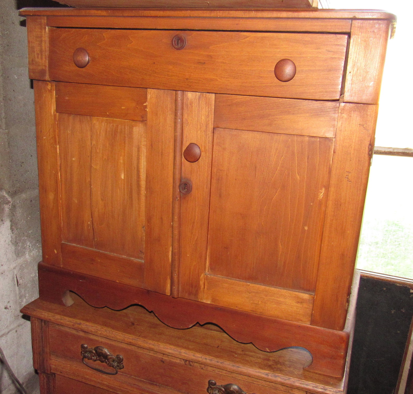 Washstand: Approx 14 1/2" x 29 1/2" x 27 1/2" tall
