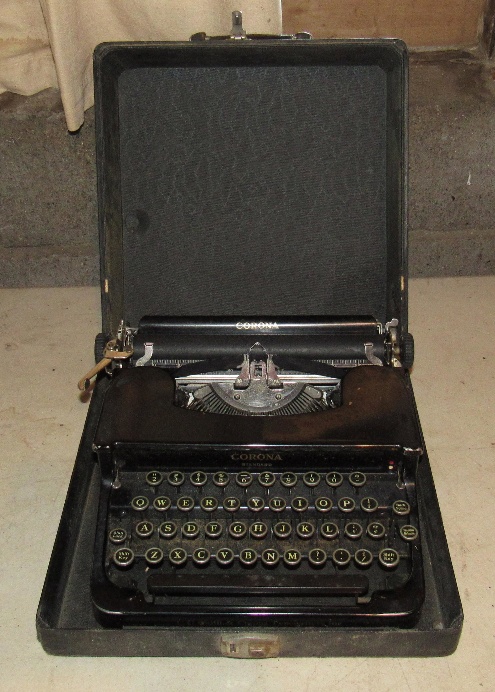 Corona Typewriter: Typewriter