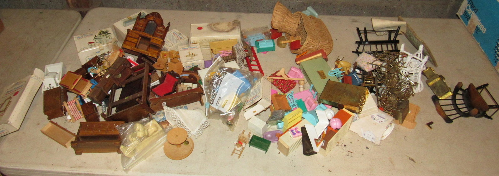 Table Contents of Doll House Furniture and Accessories: Getting all pictured