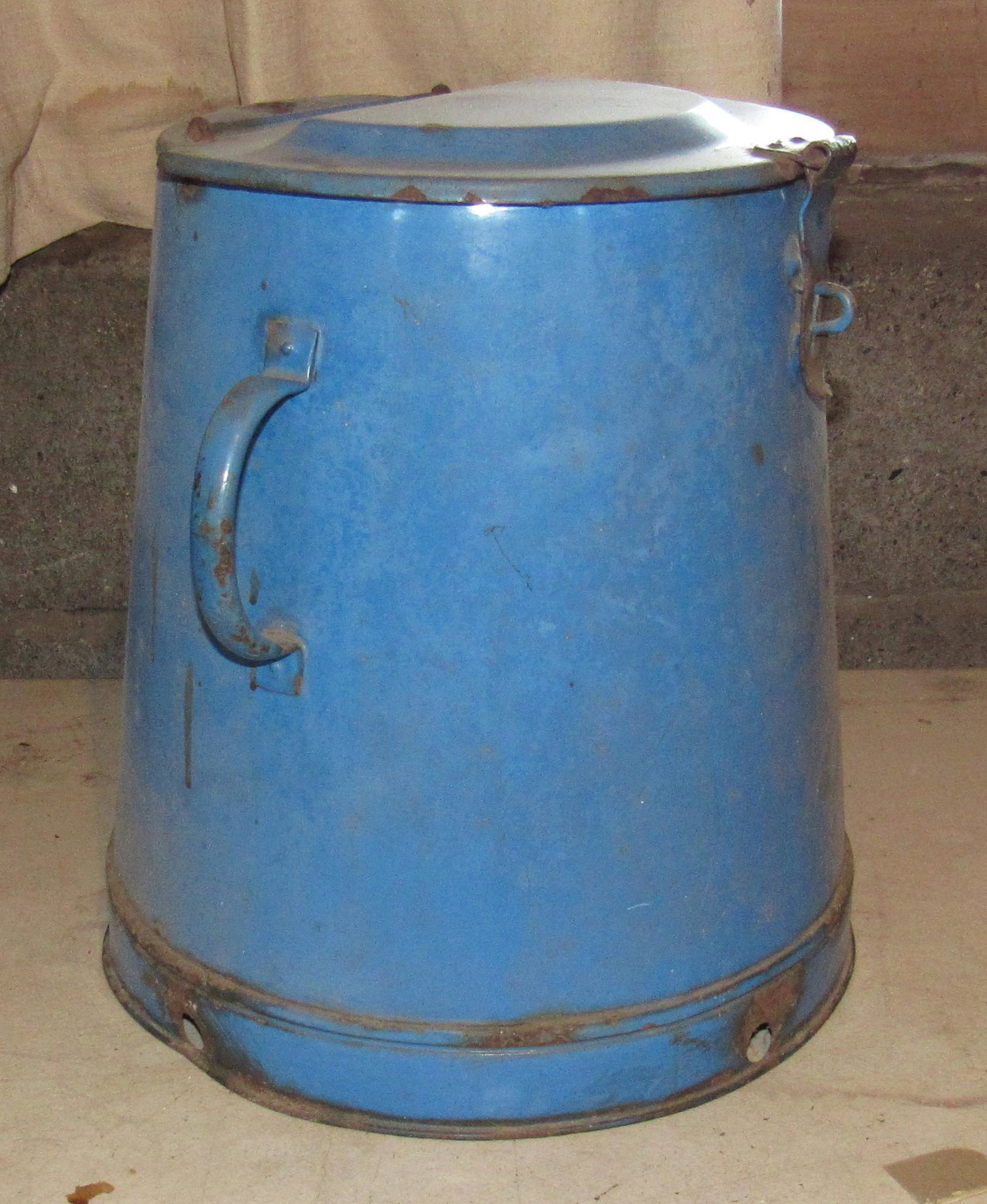Agate Roaster: Apprx 11 3/4" in diameter and 13" tall