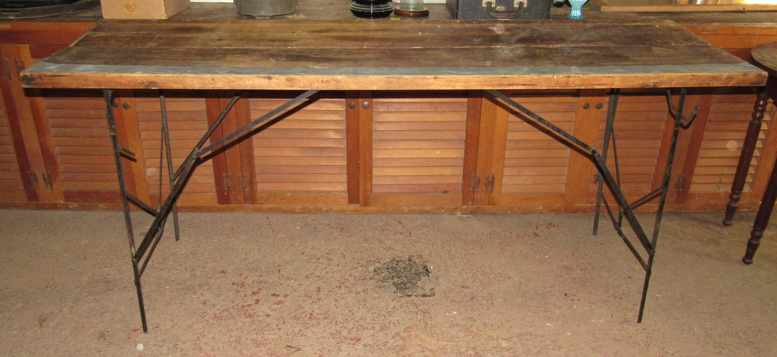 Paper Hangers Folding Table: Apprx 22" x 73 1/2" x 33" tall