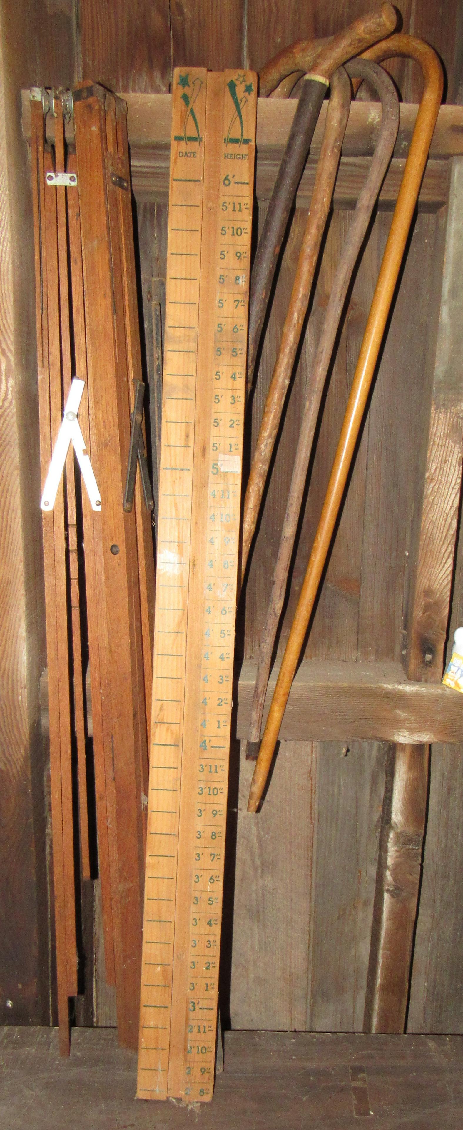 Canes Walking Sticks Folding Table Legs ?: Not sure what the folding pieces are