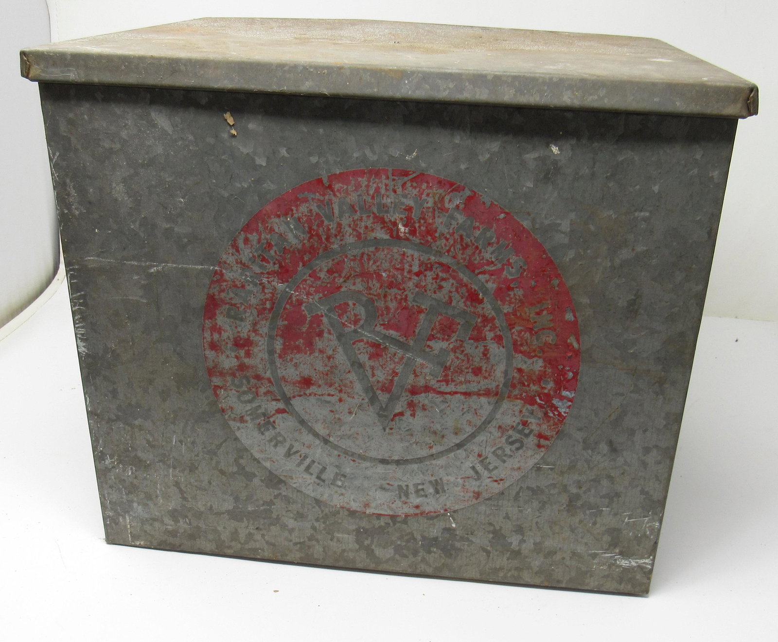 Raritan Valley Farms Somerville NJ Milk Box: Approx 9 3/4" x 12 3/4" x 11" tall