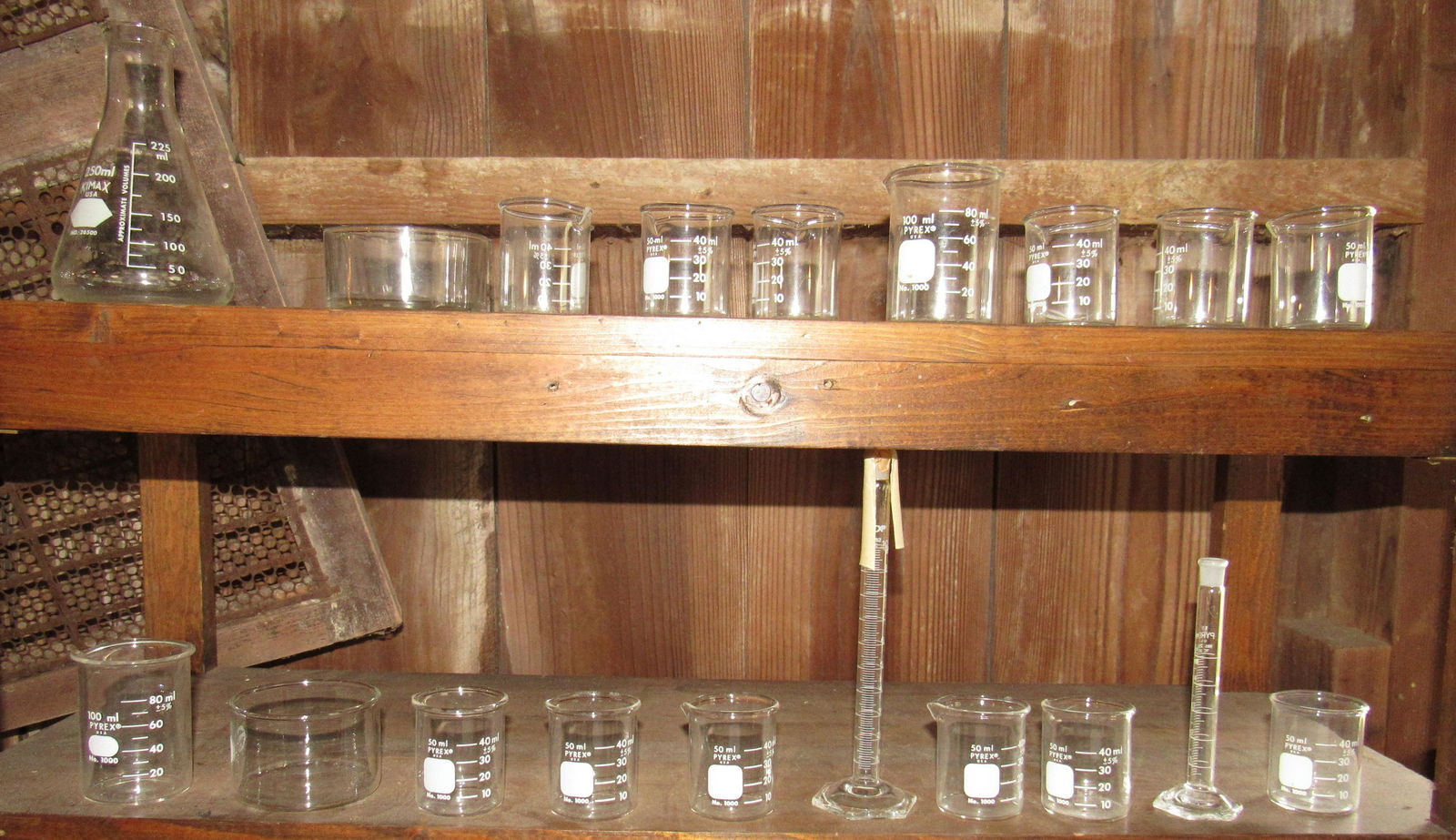 Pyrex Scientific Beakers: Getting all pictured