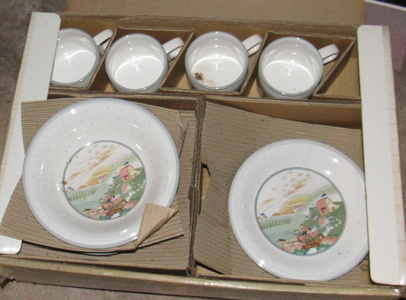 Savoir Vivre Hillsdale Dinnerware: Missing a couple pieces in box. Box says it is 20pcs.