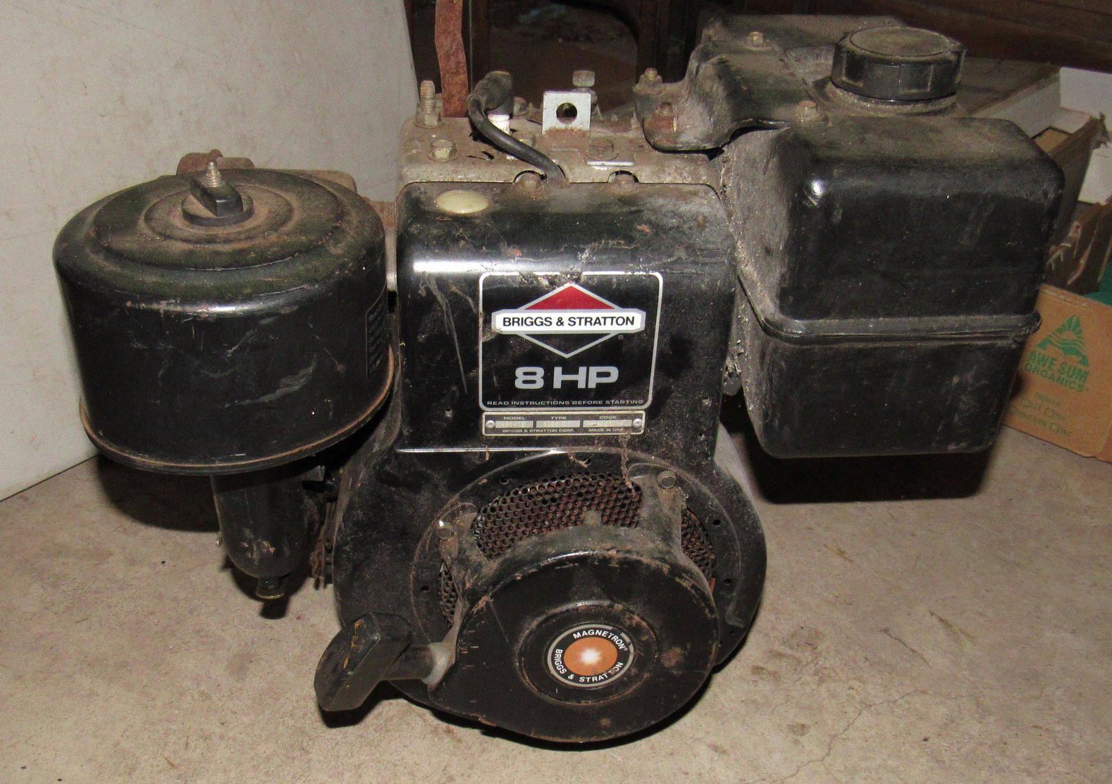 Briggs and Stratton 8HP Motor: Motor