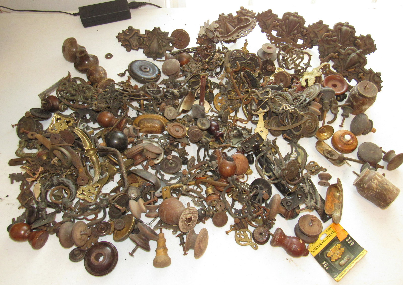 Large Lot of Furniture Hardware Drawer Pulls & Misc: Getting all pictured