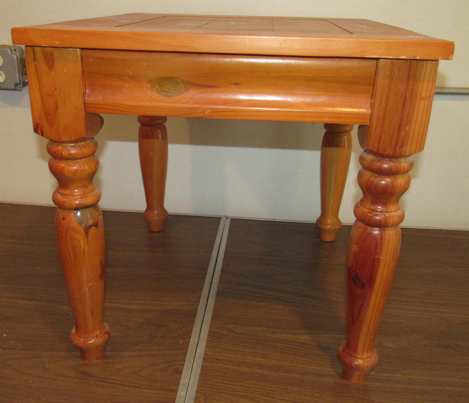 Pine End Table: Approx 20" x 22" x 19 1/2" tall