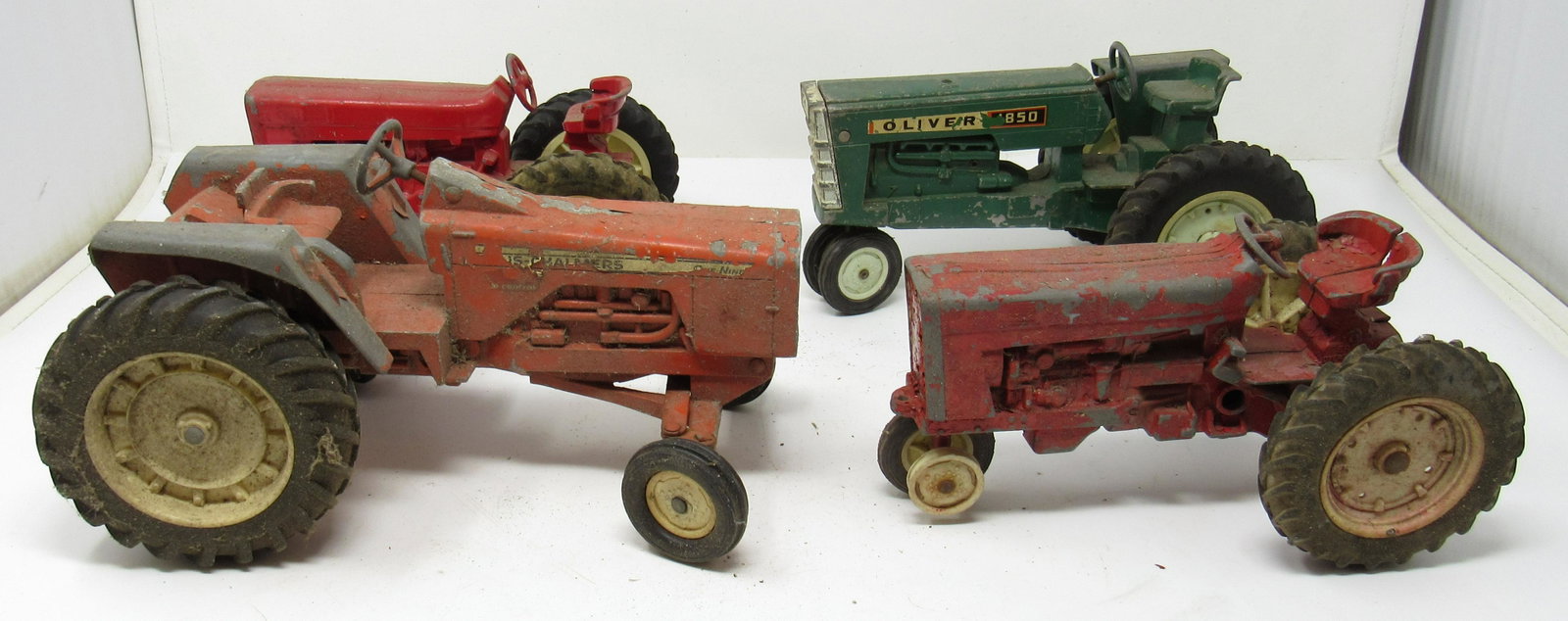 Ertl Allis Chalmers Oliver 1850 Farm Tractors: Getting all pictured