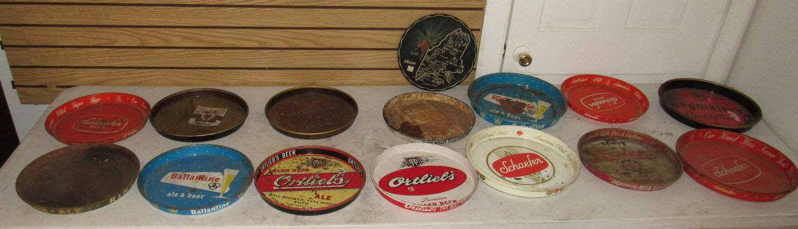 Beer Trays: Getting all pictured on table.