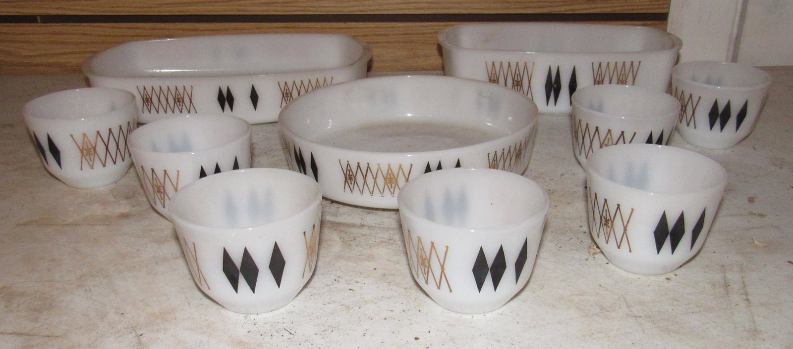 Vintage Federal Casseroles and Cups: Getting all pictured