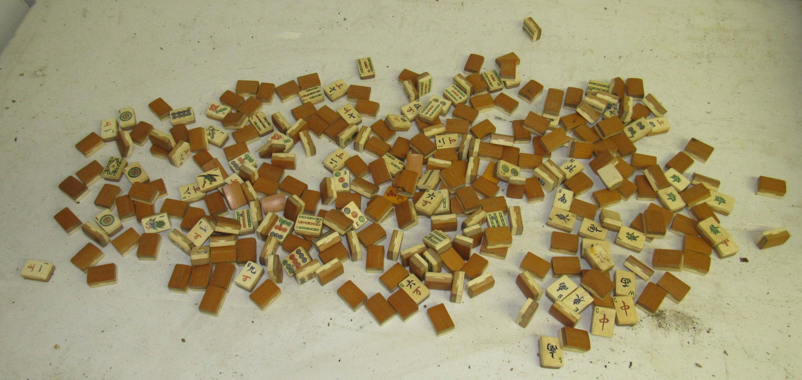 Mahjong Set Game Pieces: Getting all pictured