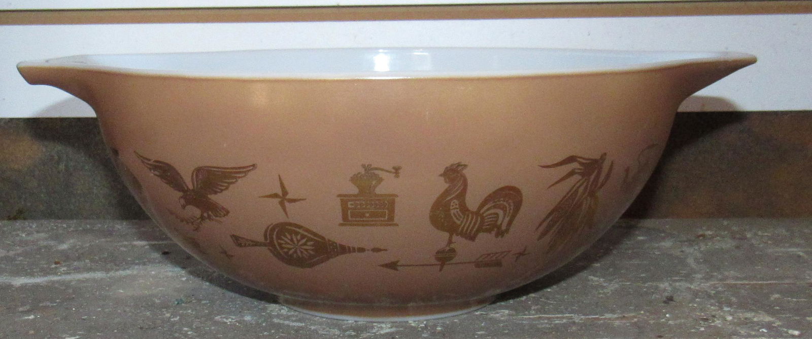 Pyrex 444 Cinderella 4 Quart Mixing Bowl: Mixing bowl