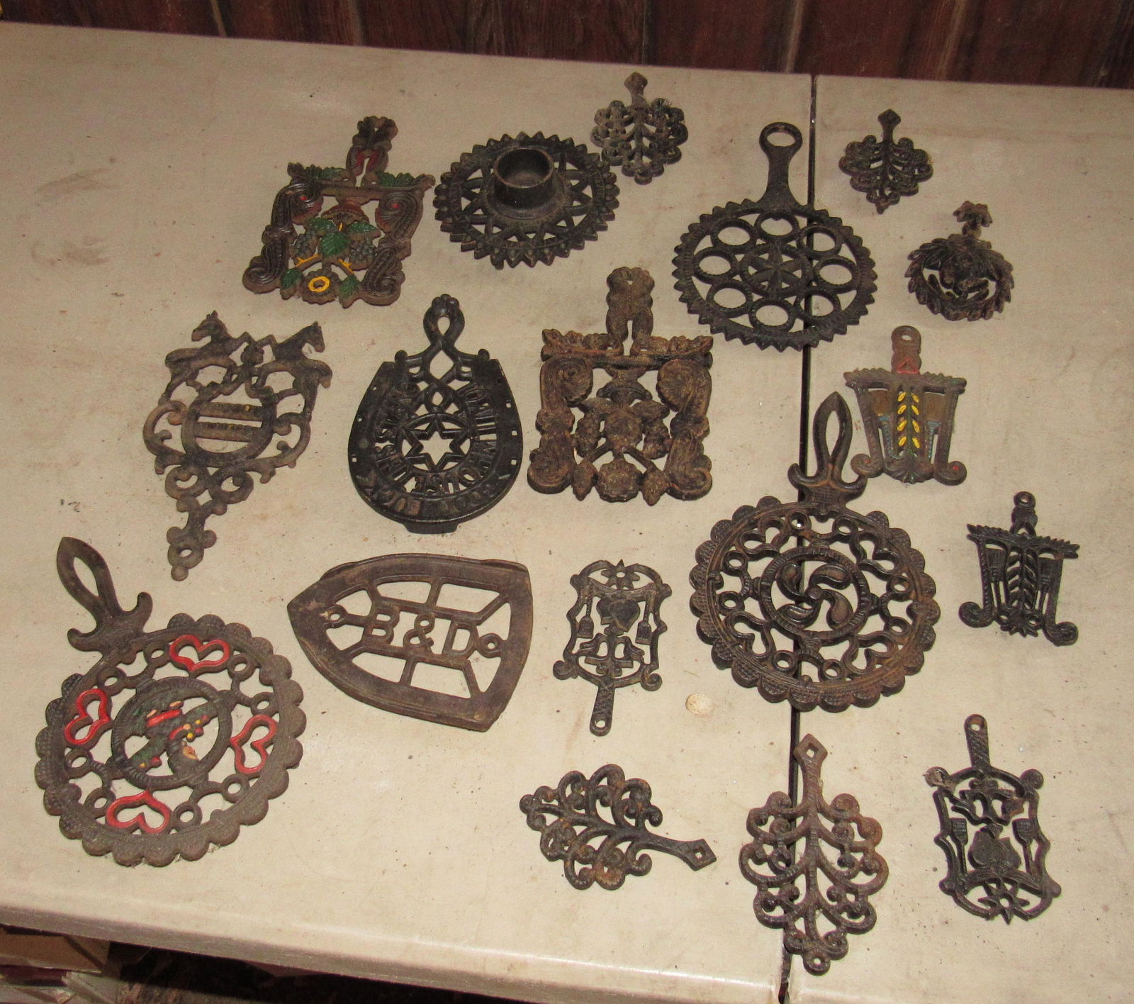 Cast Iron Trivets: Getting all pictured