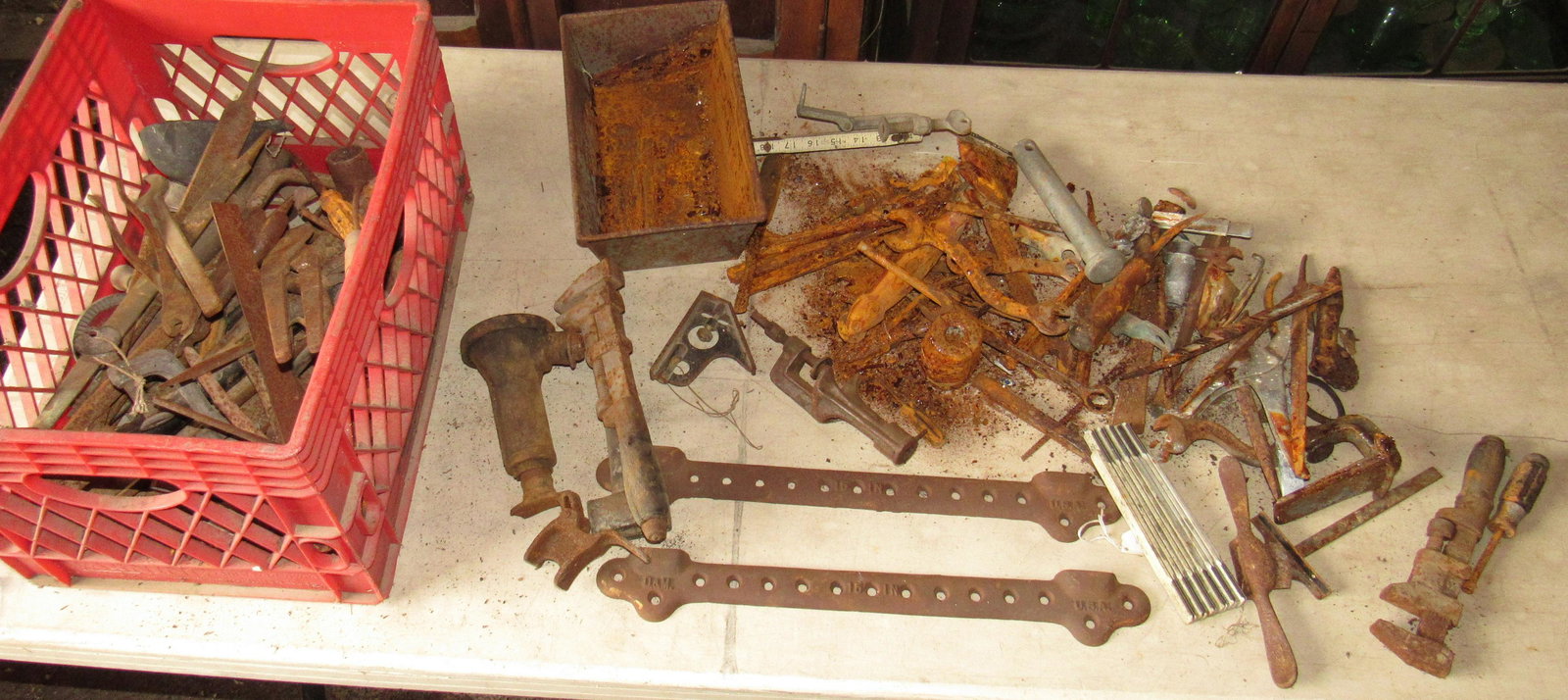 Rusty Tools: Getting all pictured on table.