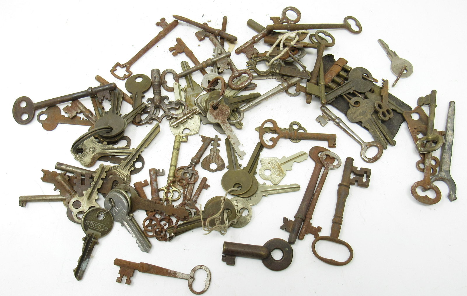 Antique Vintage Skeleton Keys Including Brass: Getting all pictured