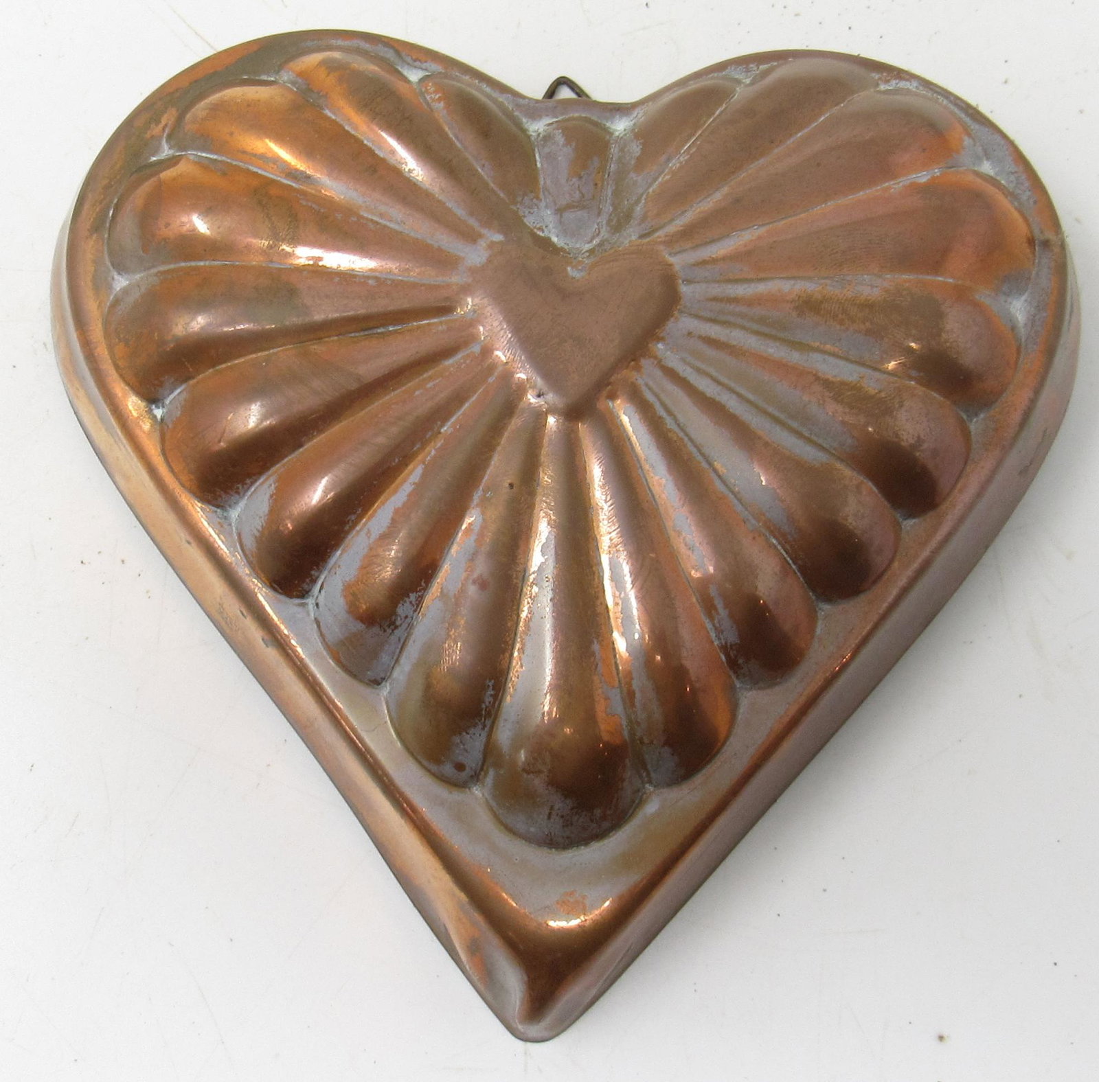 Copper Heart Mold Wall DÃ©cor: Approx 6 1/2" x 6 1/4"