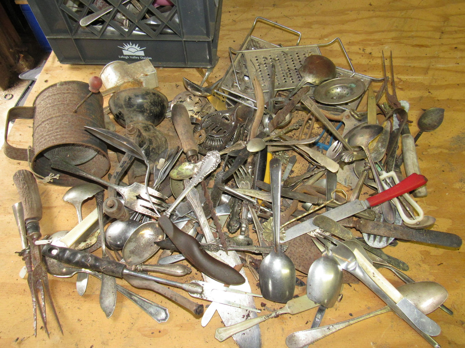 Kitchenware Flatware Silverplate & Misc: Getting all pictured