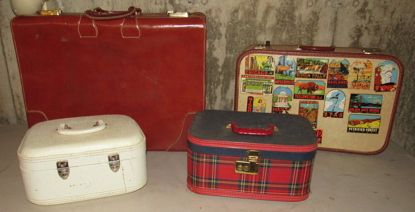 Vintage Towne Vacationer & Vanity Suit Cases: Getting all 4