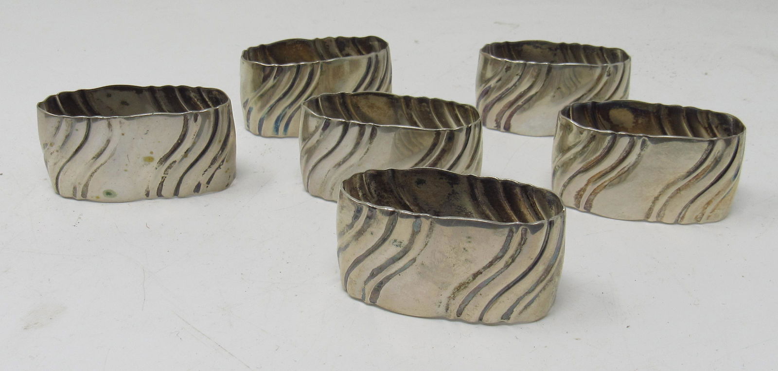 Six 800 Silver Napkin Ring Holders: Total weight is approx 160 grams.