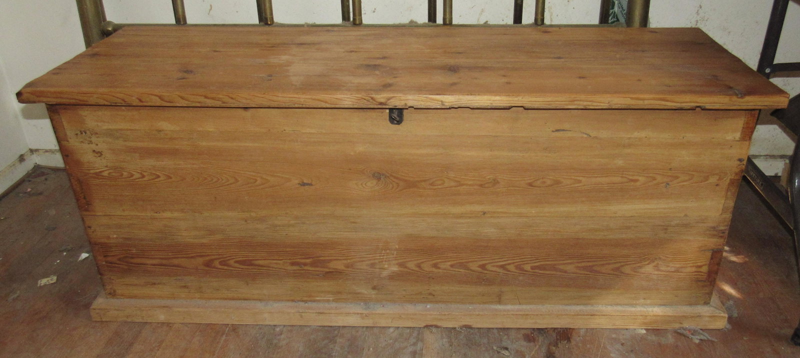 Scrub Pine Cedar Lined Blanket Chest with Clothing: Approx 17 1/4" by 51 1/4" by 20".