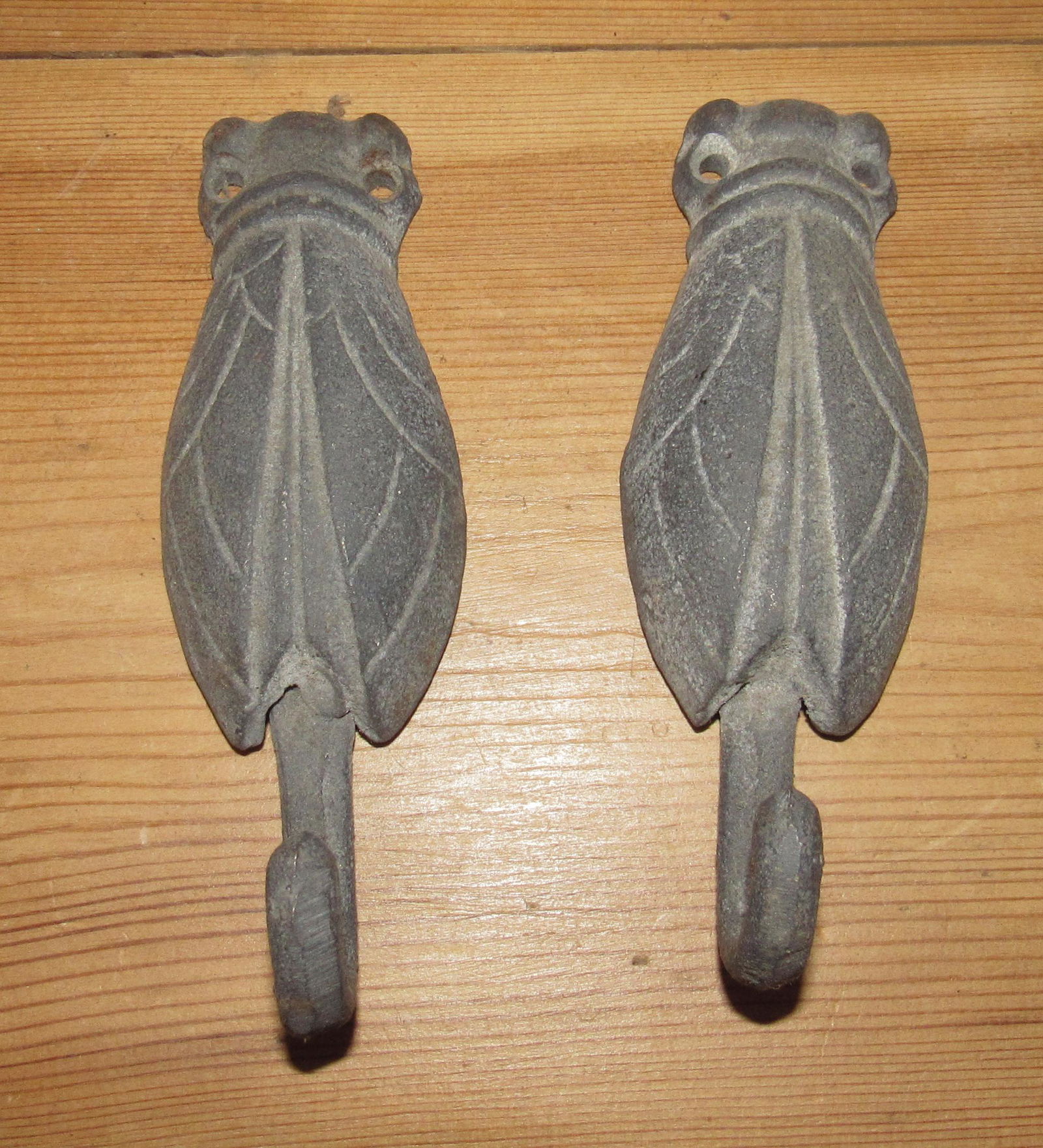 2 Cast Iron Fly Wall Coat Hat Hooks: Approx 5 inches long