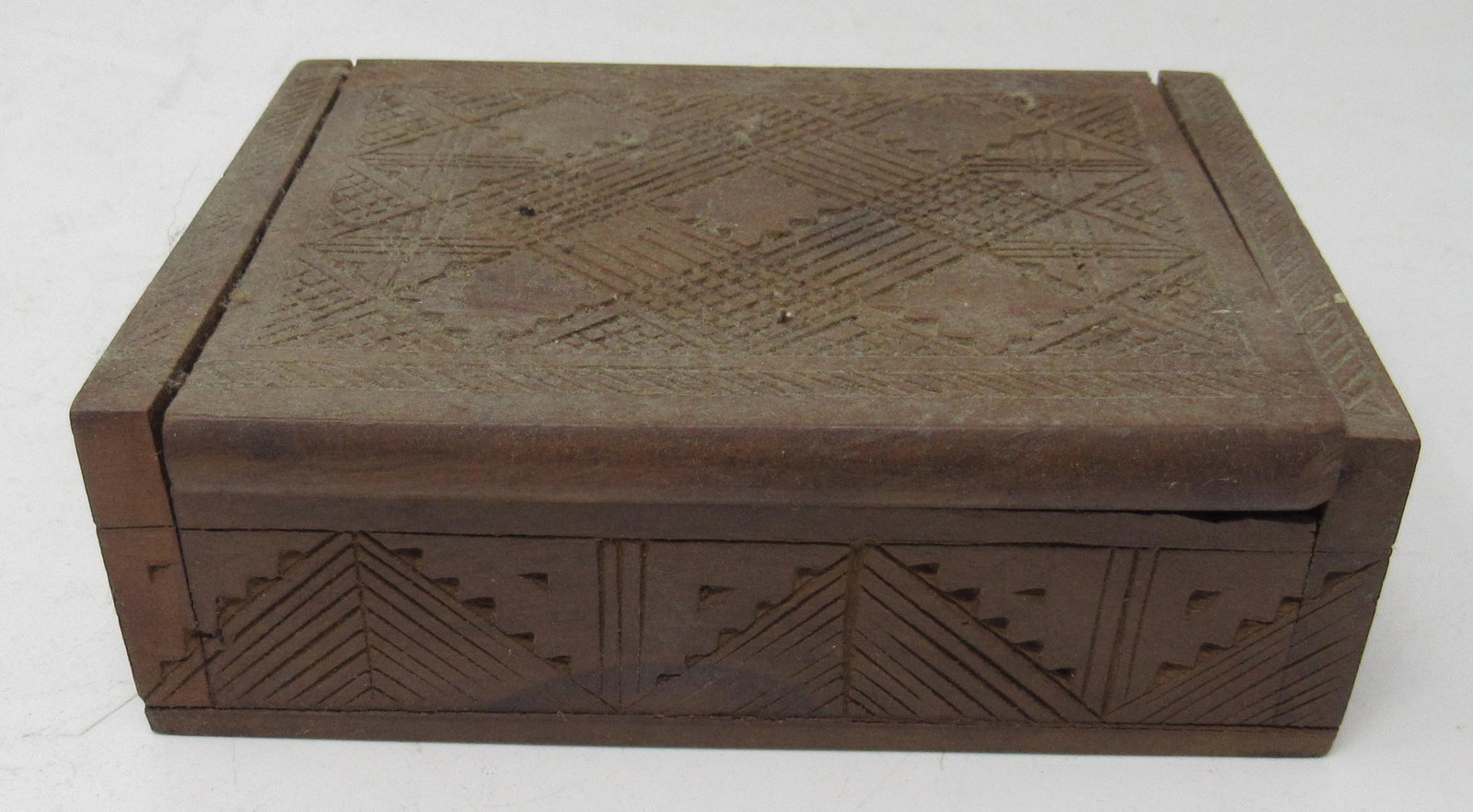 Wood Carved Trinket Box: 3 1/2" 4 3/4" 1 1/2"