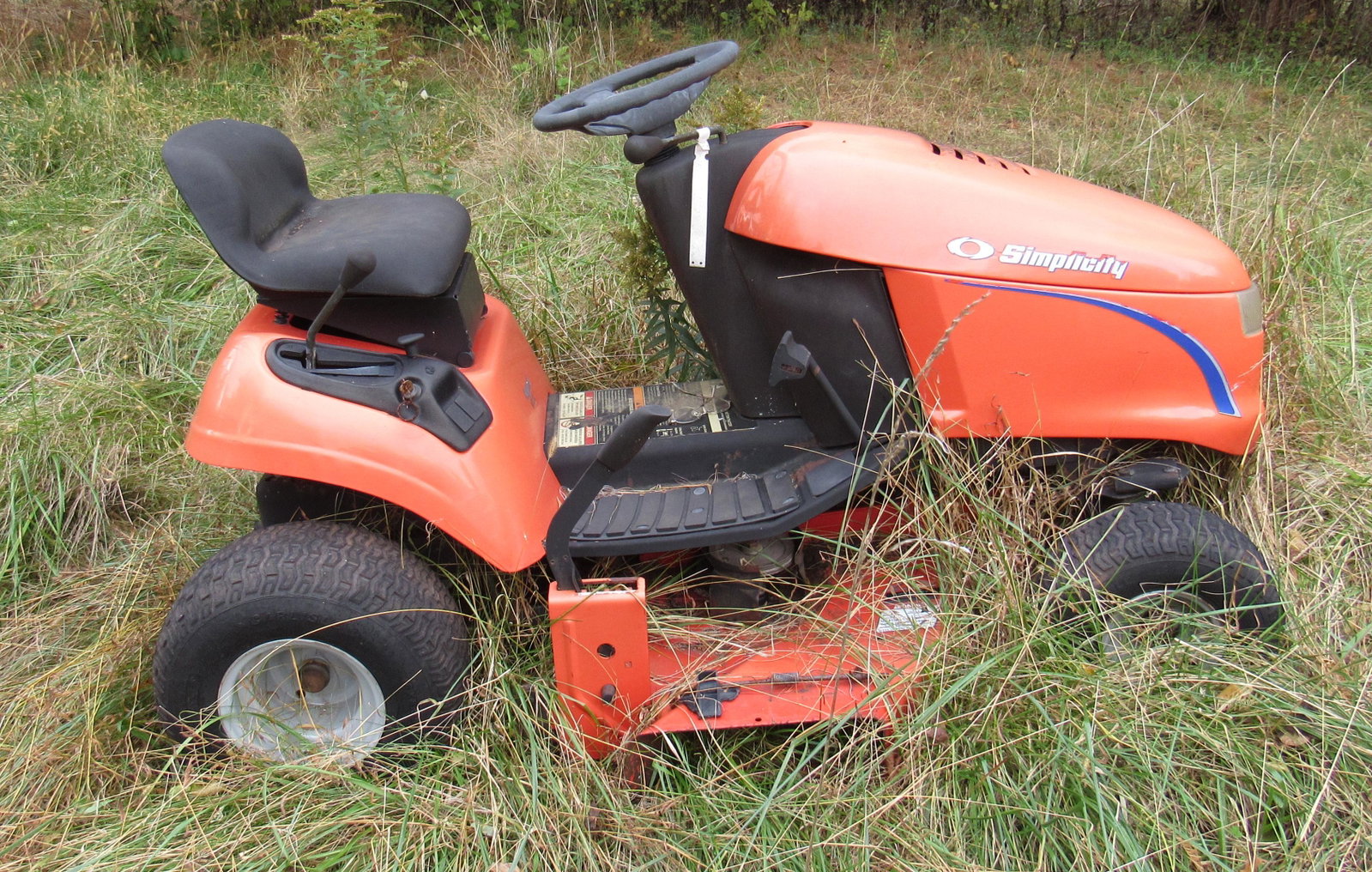 Simplicity Garden Tractor: Riding mower