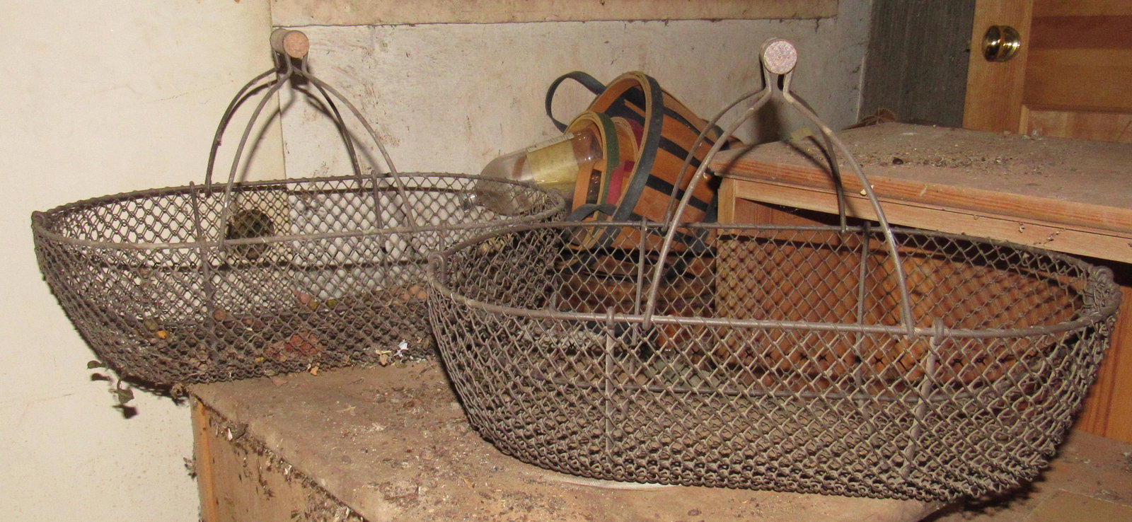 2 Wire Baskets: Approx 11 1/4" x 19" x 5 3/4" tall