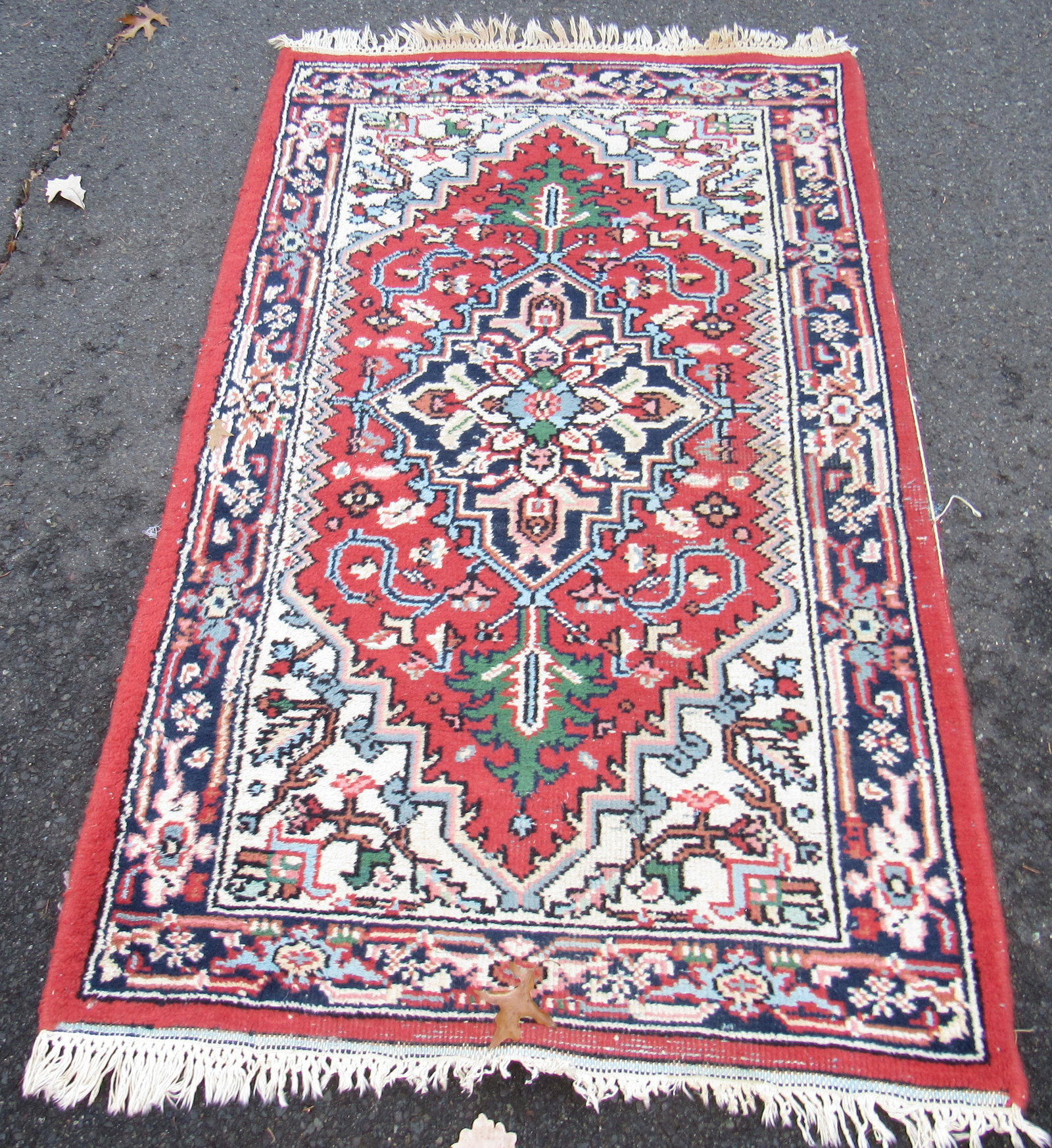 3x5 Oriental Area Rug: Approx 3x5