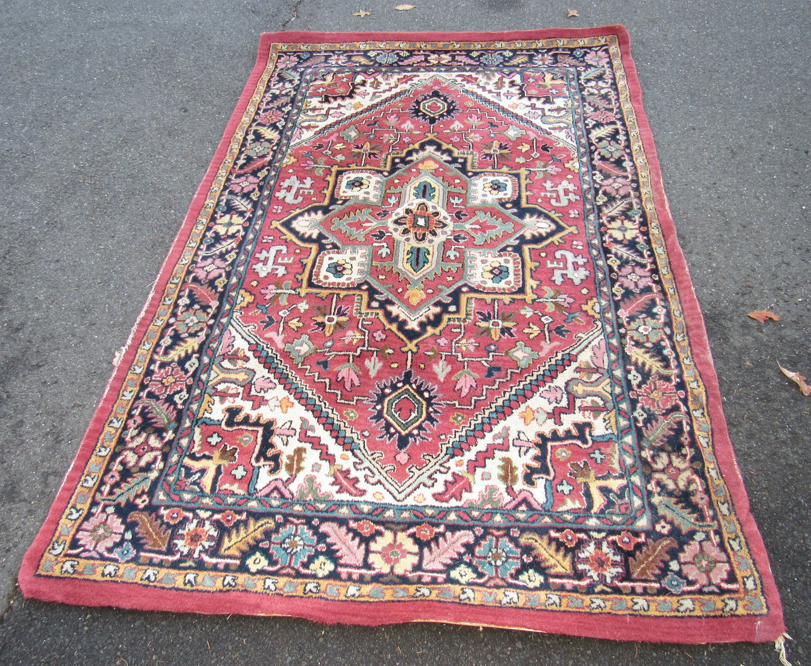 60" x 94" Oriental Style Area Rug: Approx 60" x 94"