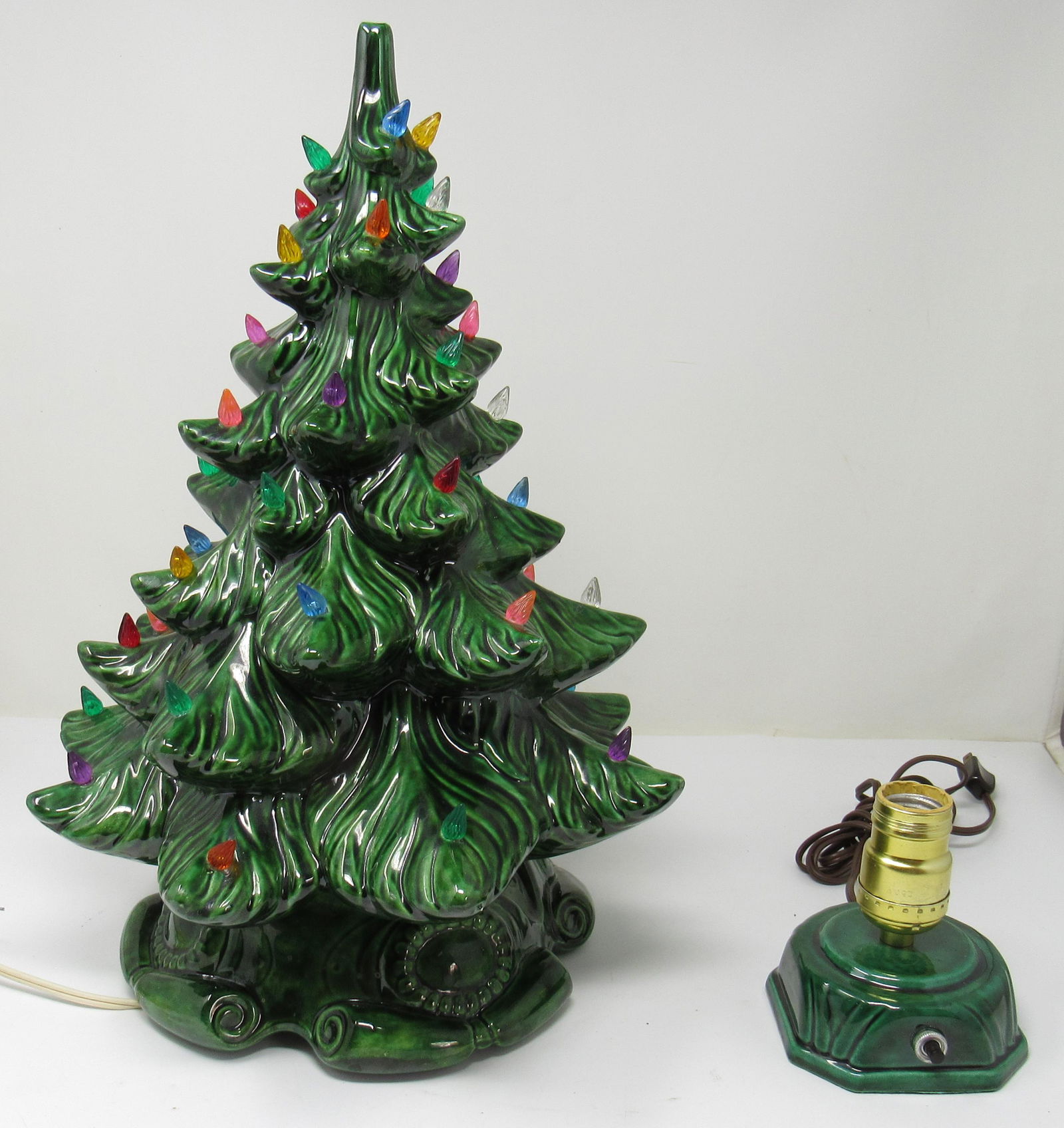 Atlantic Mold Ceramic Christmas Tree Nov 22 2020 M J Stasak Jr Auction And Appraisal Service In Nj Atlantic Mold Ceramic Christmas Tree