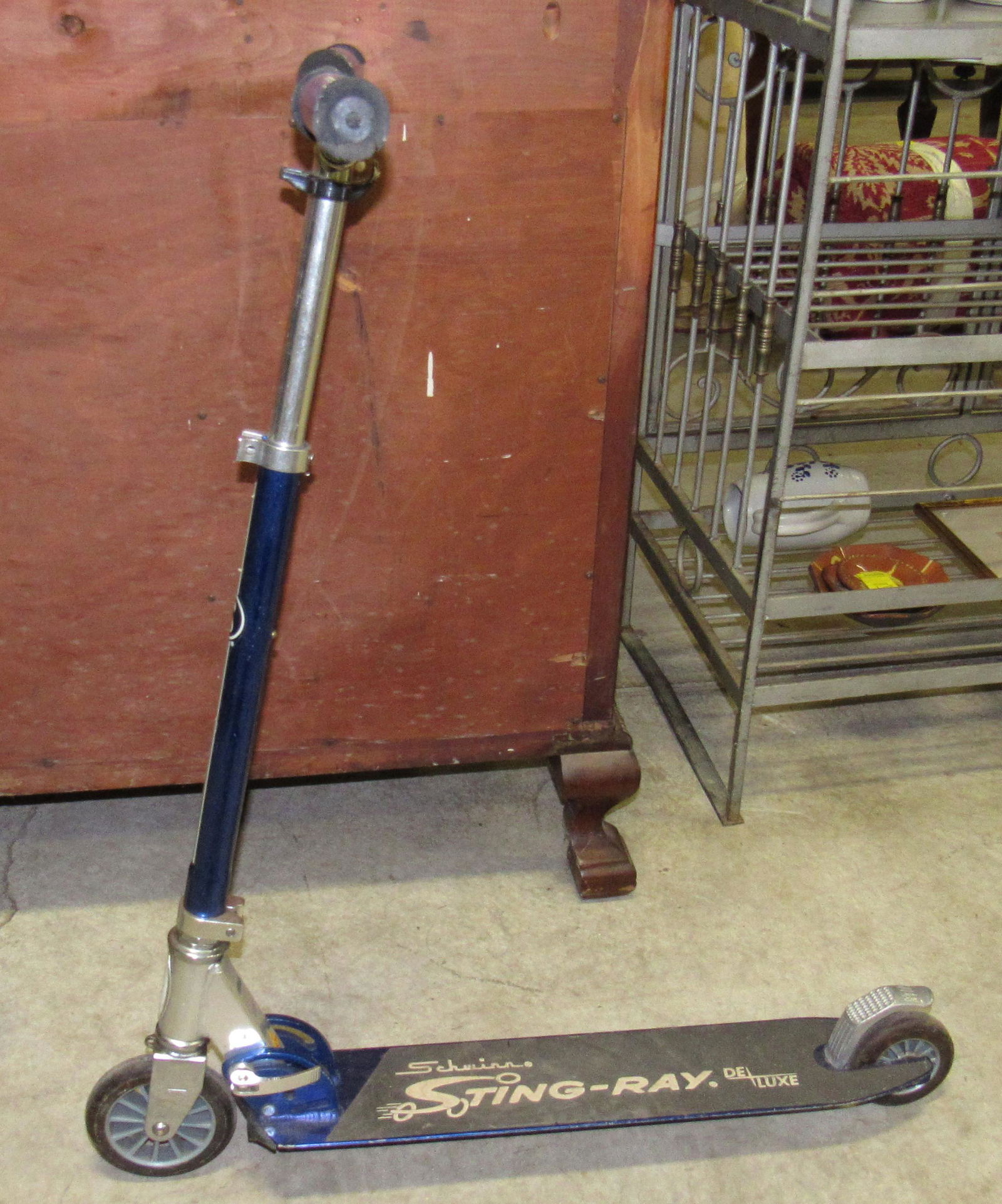 Schwinn stingray deluxe scooter hot sale