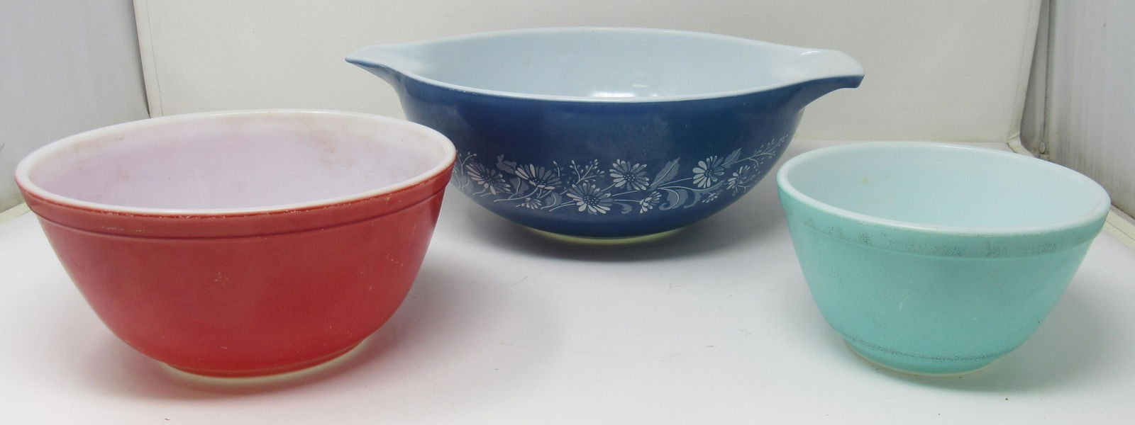 Pyrex Cinderella & Mixing Bowls: Cinderella bowl is a 4 quart.