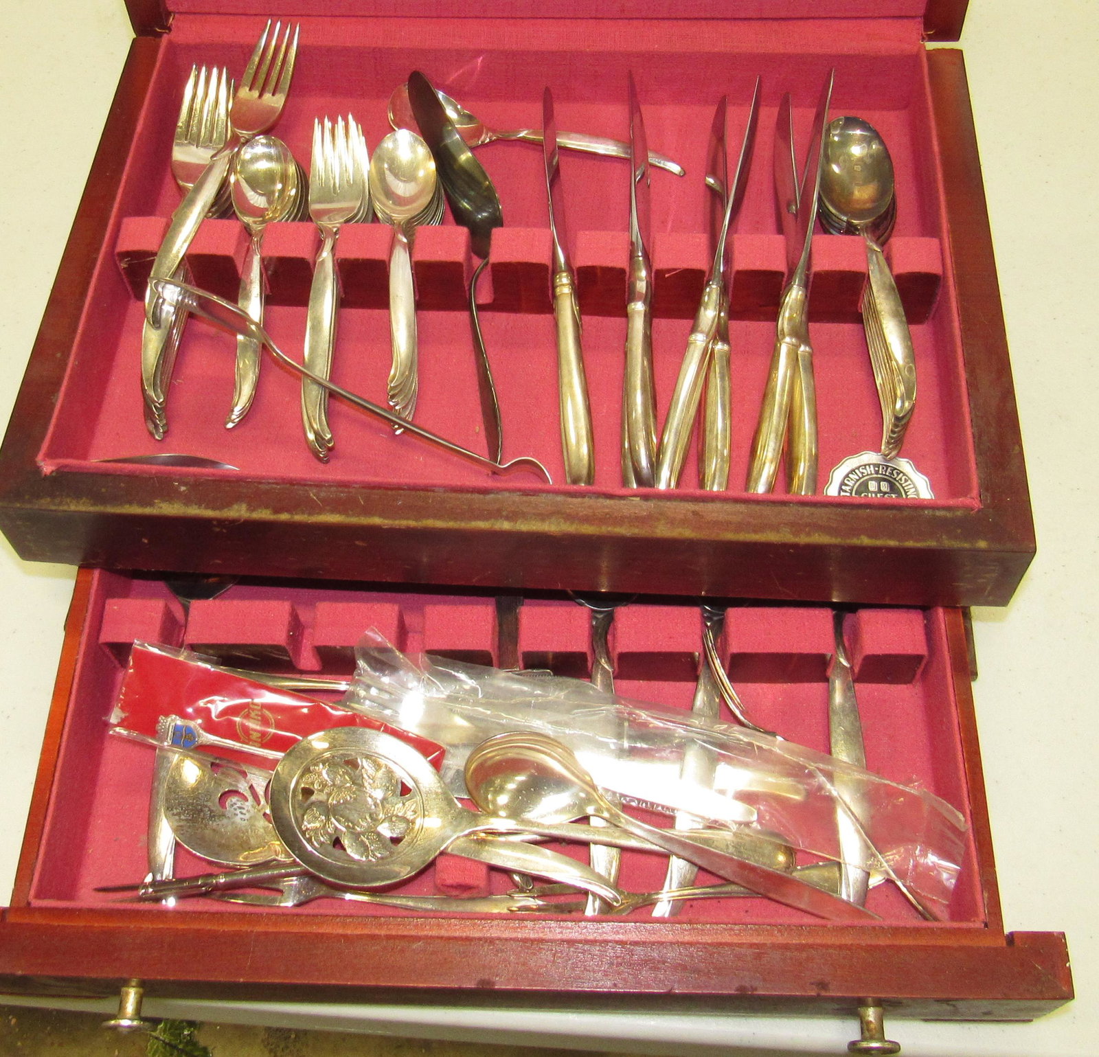 Approx 60 pcs Rogers Brothers Flair Silverware: Getting all flatware pictured. Approx 60 pcs. May have other pieces mixed in