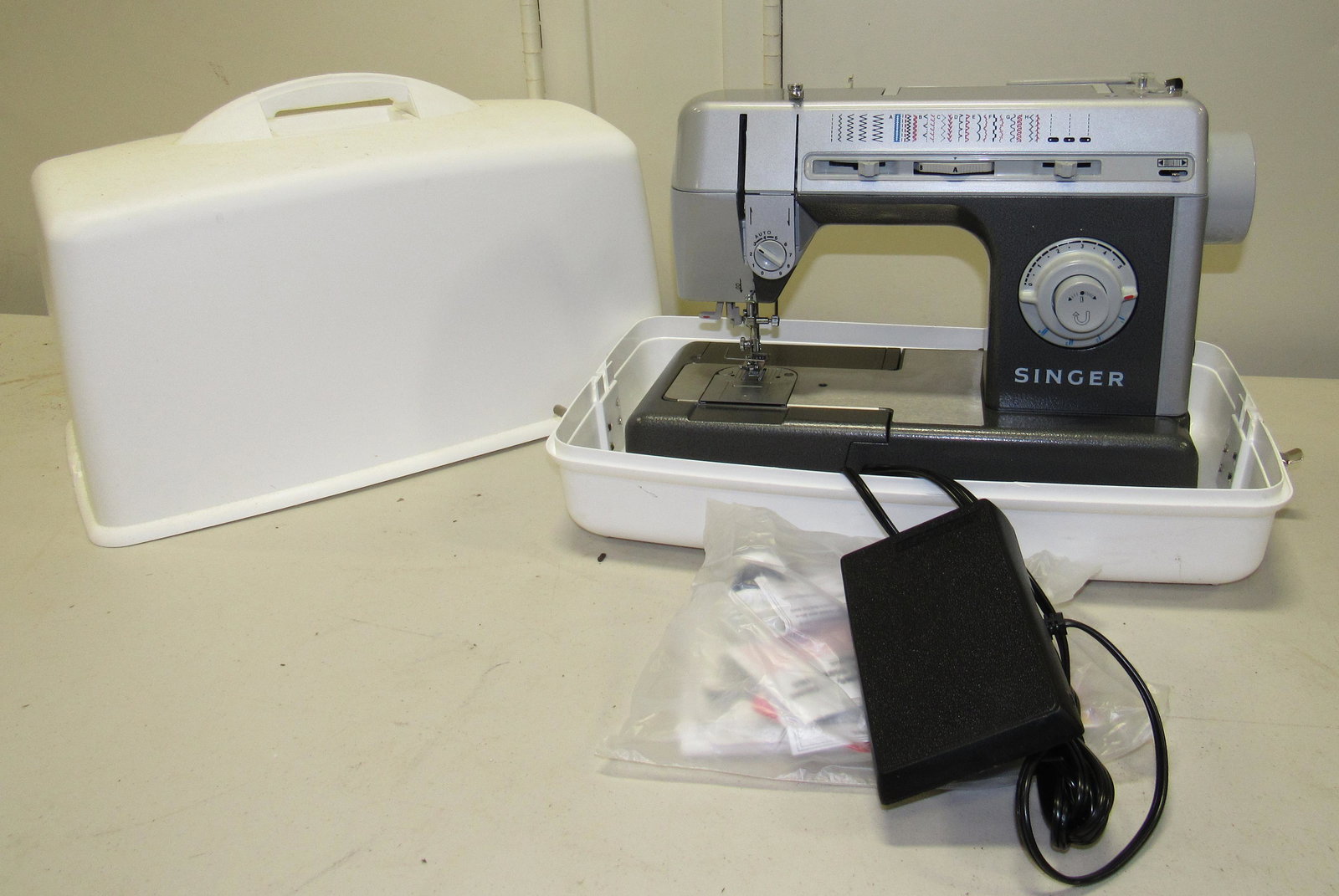 Singer Sewing Machine: Sewing Machine