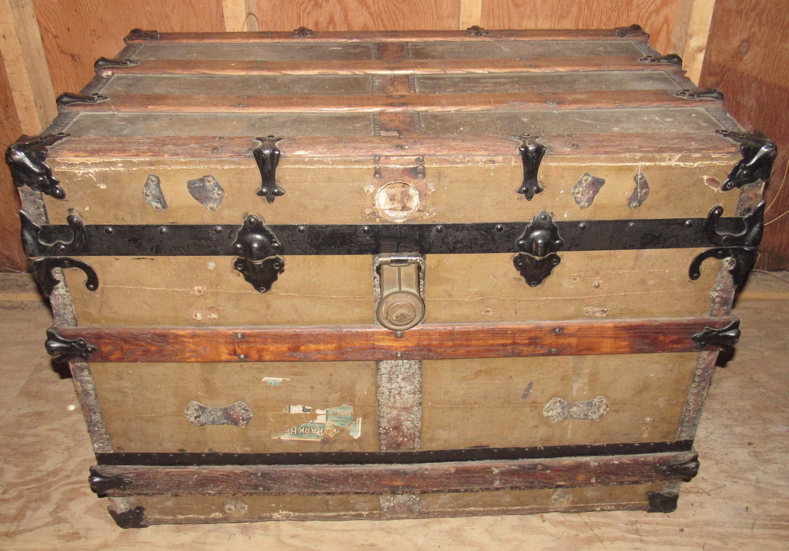 Trunk: Approx 20" x 32" x 24" tall