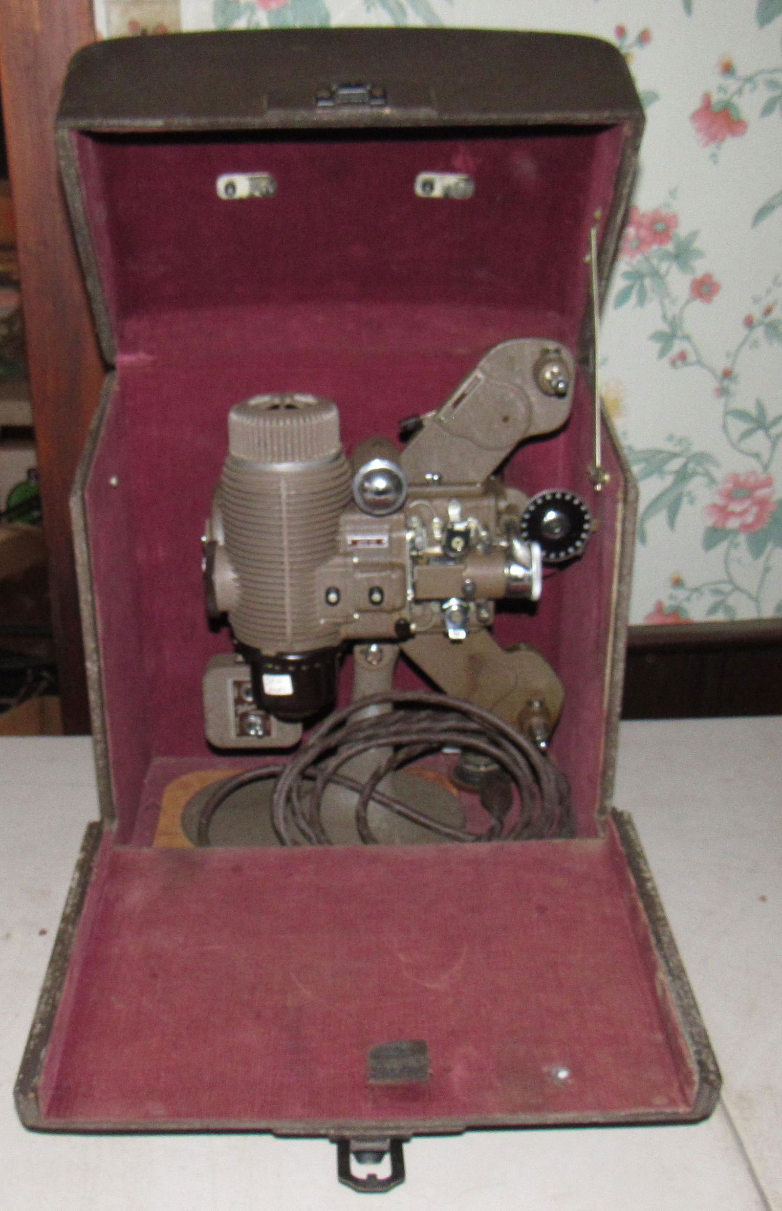 Filmo Projector: Projector