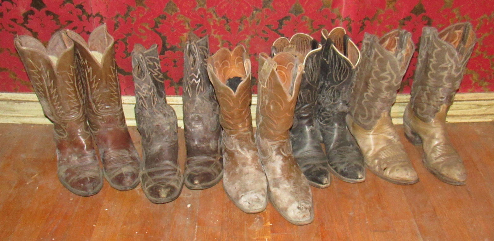 Vintage Very Worn Cowboy Boots: Getting alll pictured