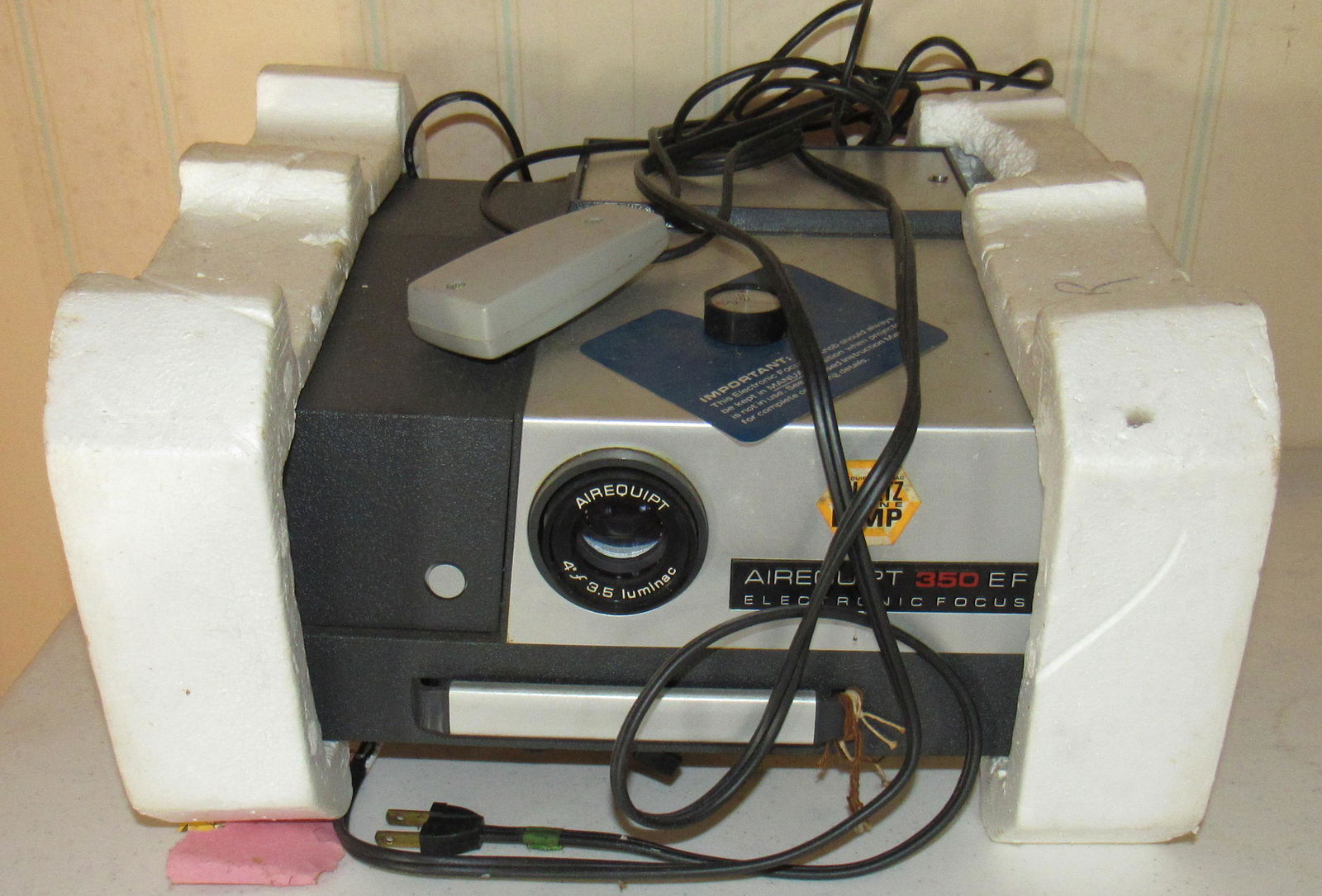 Airequipt Projector: Projector