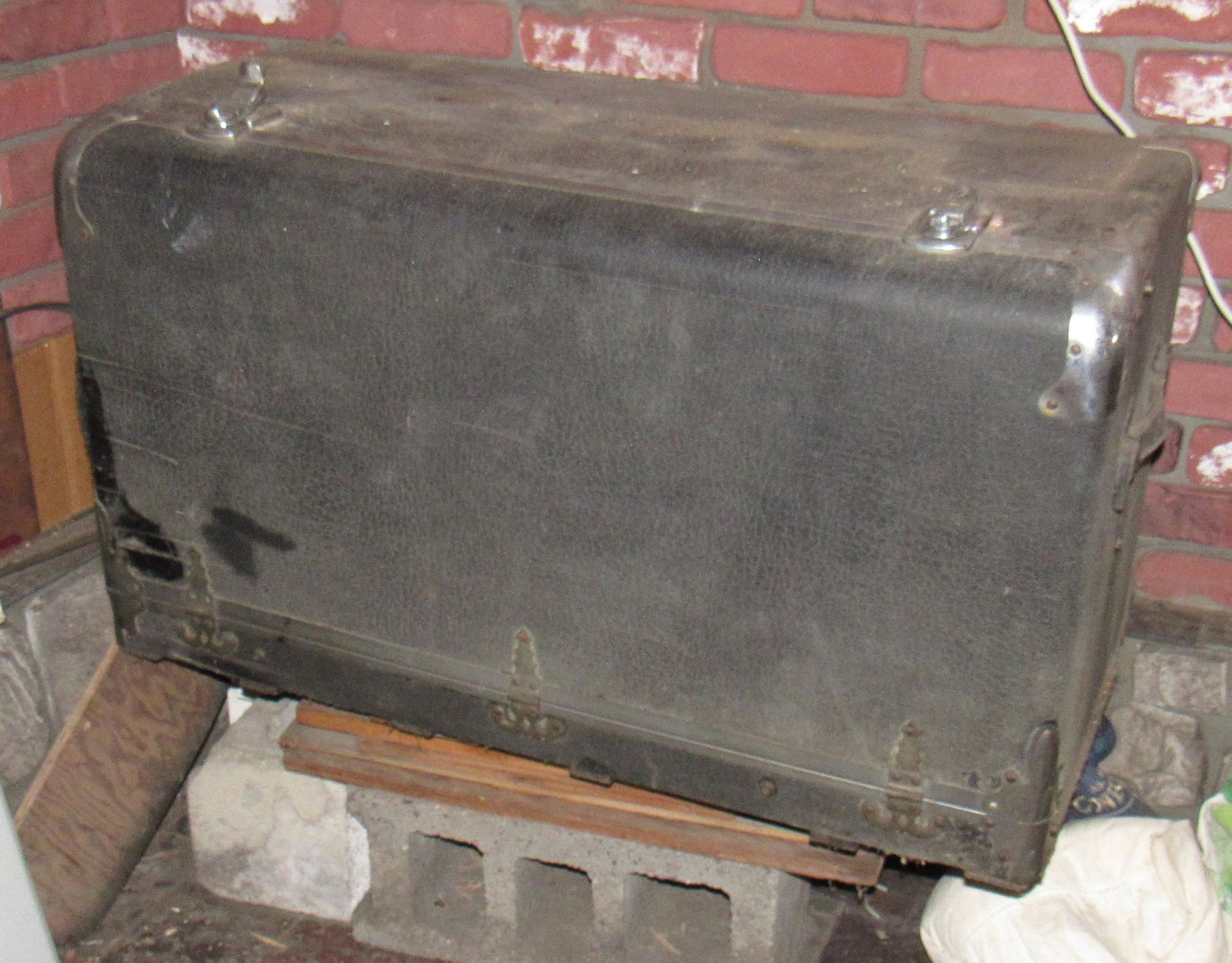 Supreme Cart Trunk and Contents: Trunk is approx 18" x 20 1/2" x 36" long