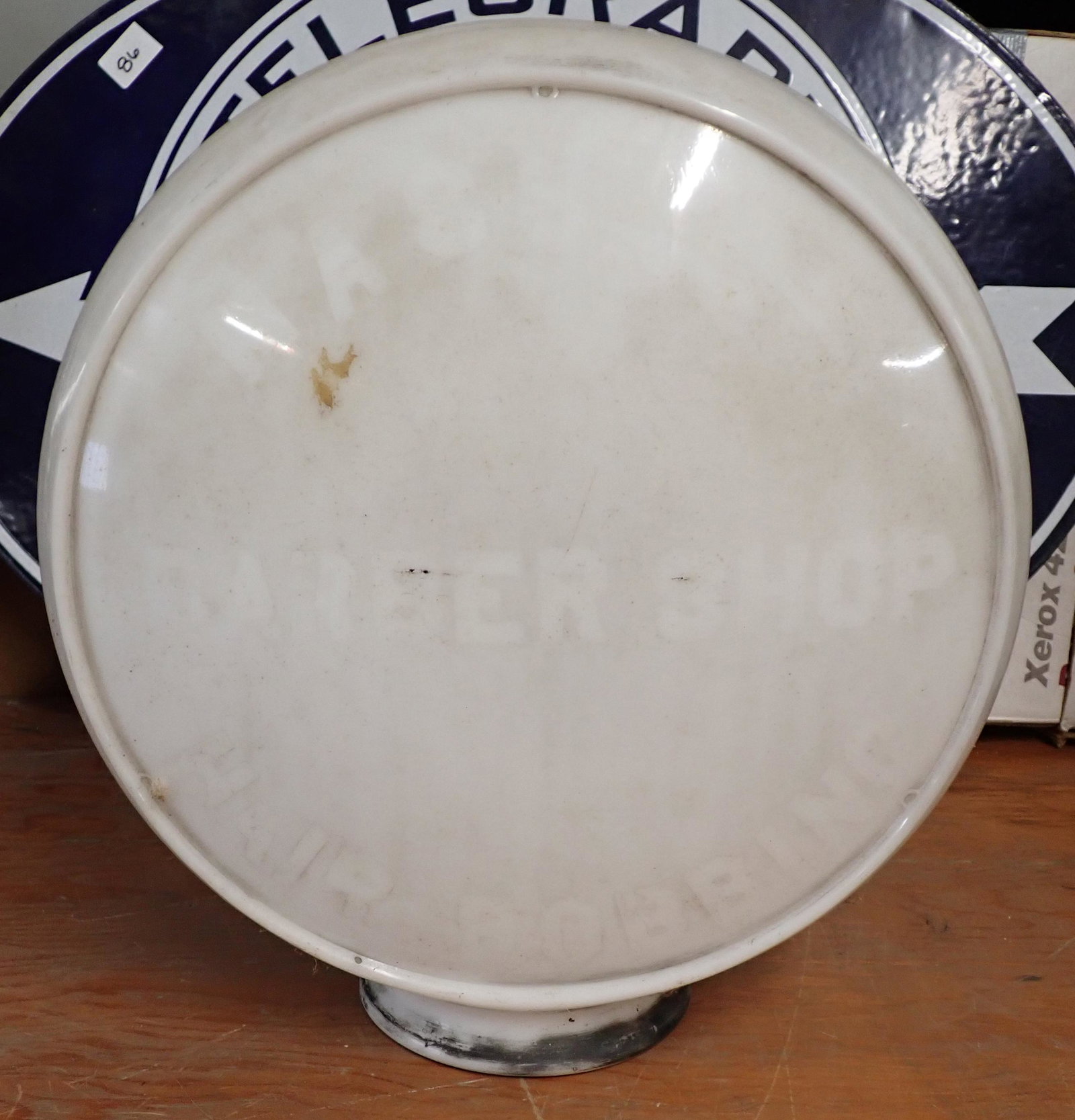 Barber Shop Massage Hair Bobbing Globe (1 of 5)