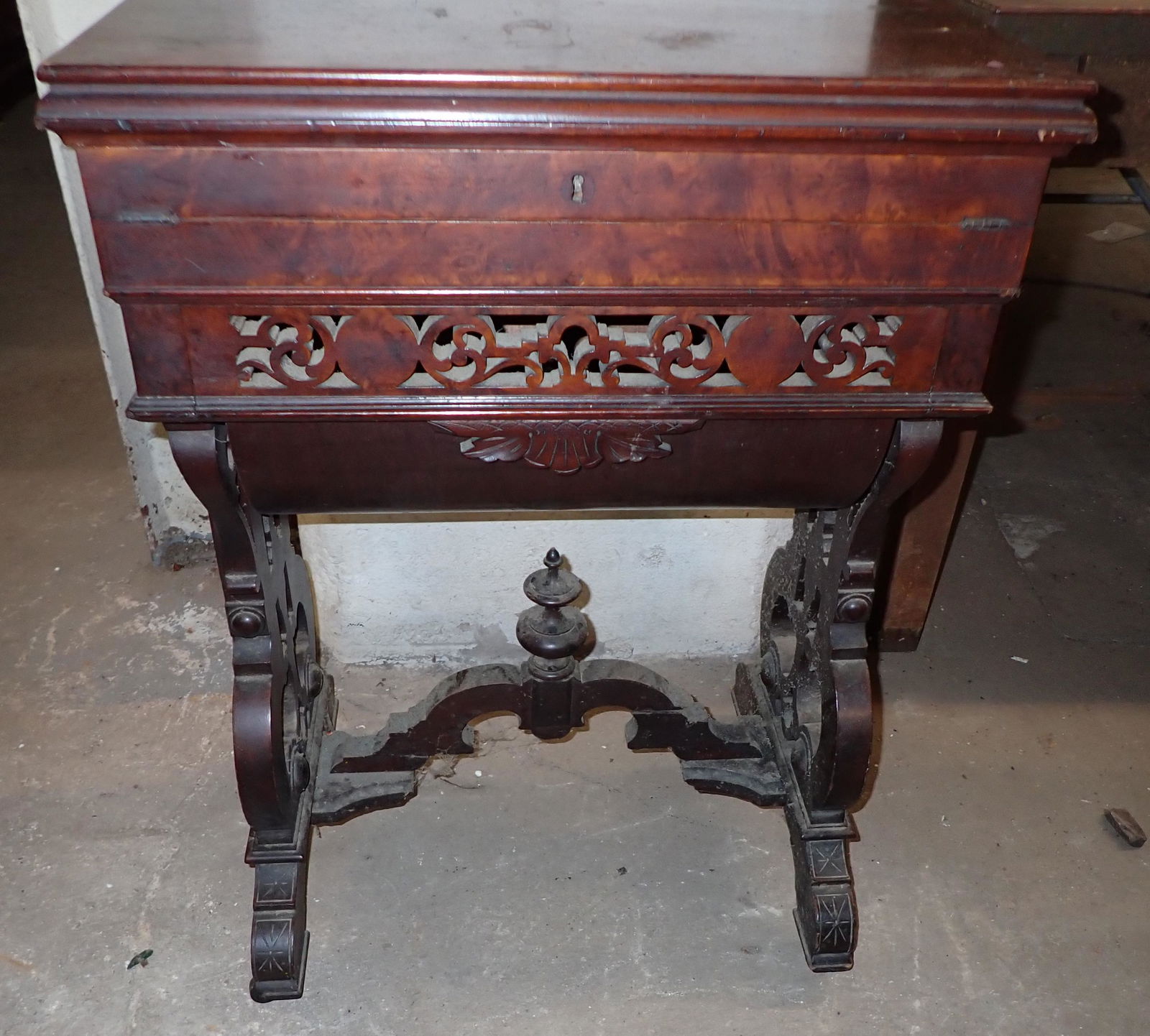 Victorian Sewing Stand (1 of 18)