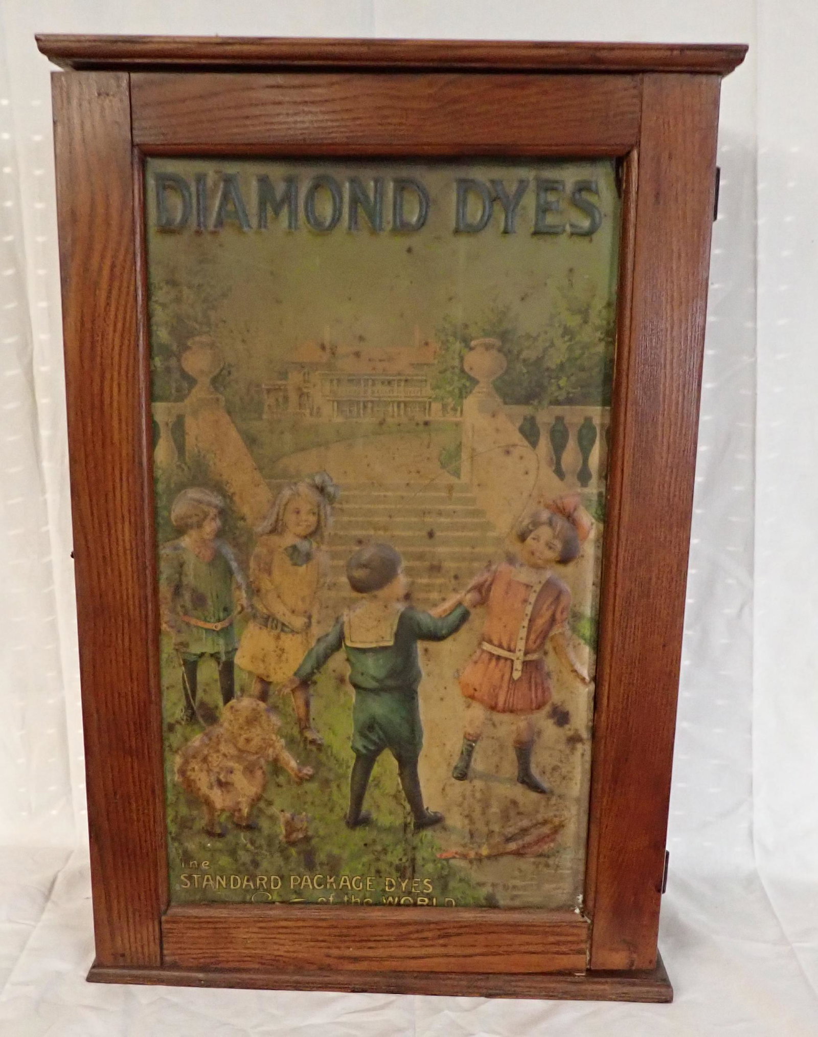 Diamond Dyes Mansion Merchants Cabinet: Approx 8 1/4" x 16 1/4" x 24 3/8"