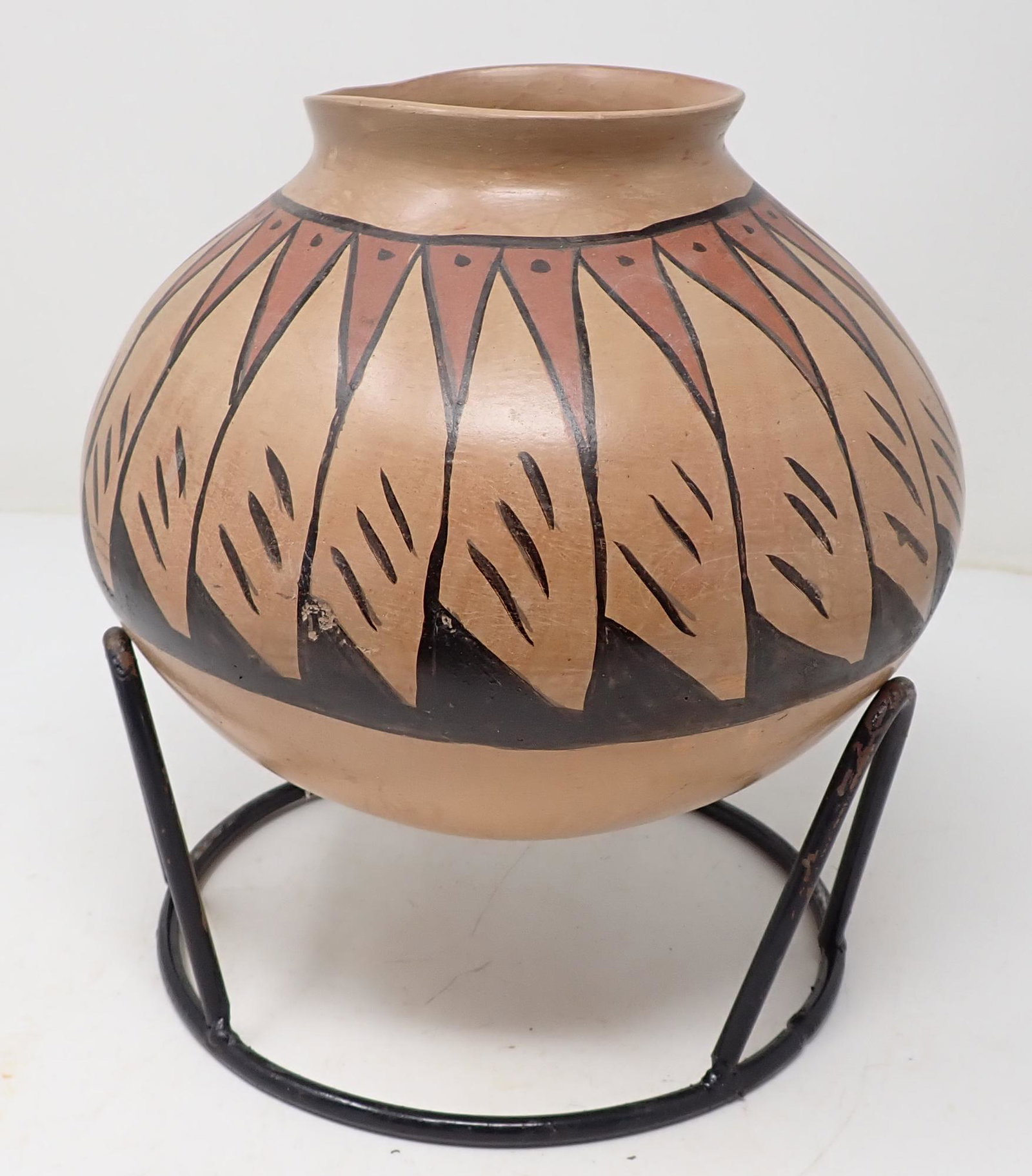 Signed Indian Pot: Apprx 7 1/2" in diameter and 6" tall