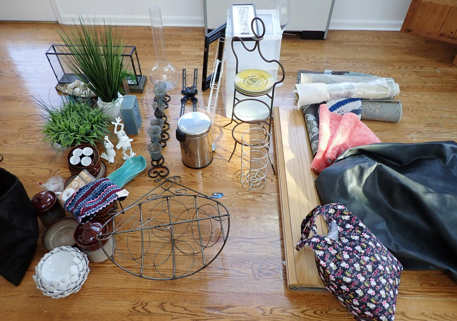 Decorator Items Kitchenware & Misc: Getting all pictured. Take what you want and leave the rest.
